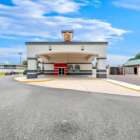 Super 8 By Wyndham Baton Rouge/I-10 Motel